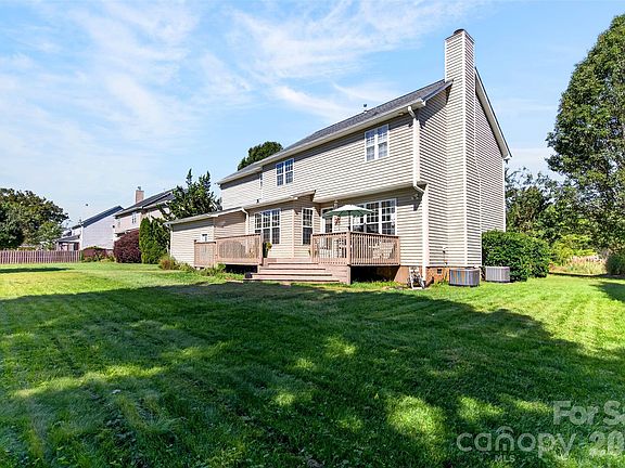 2nd image of 394 English Oak Rd