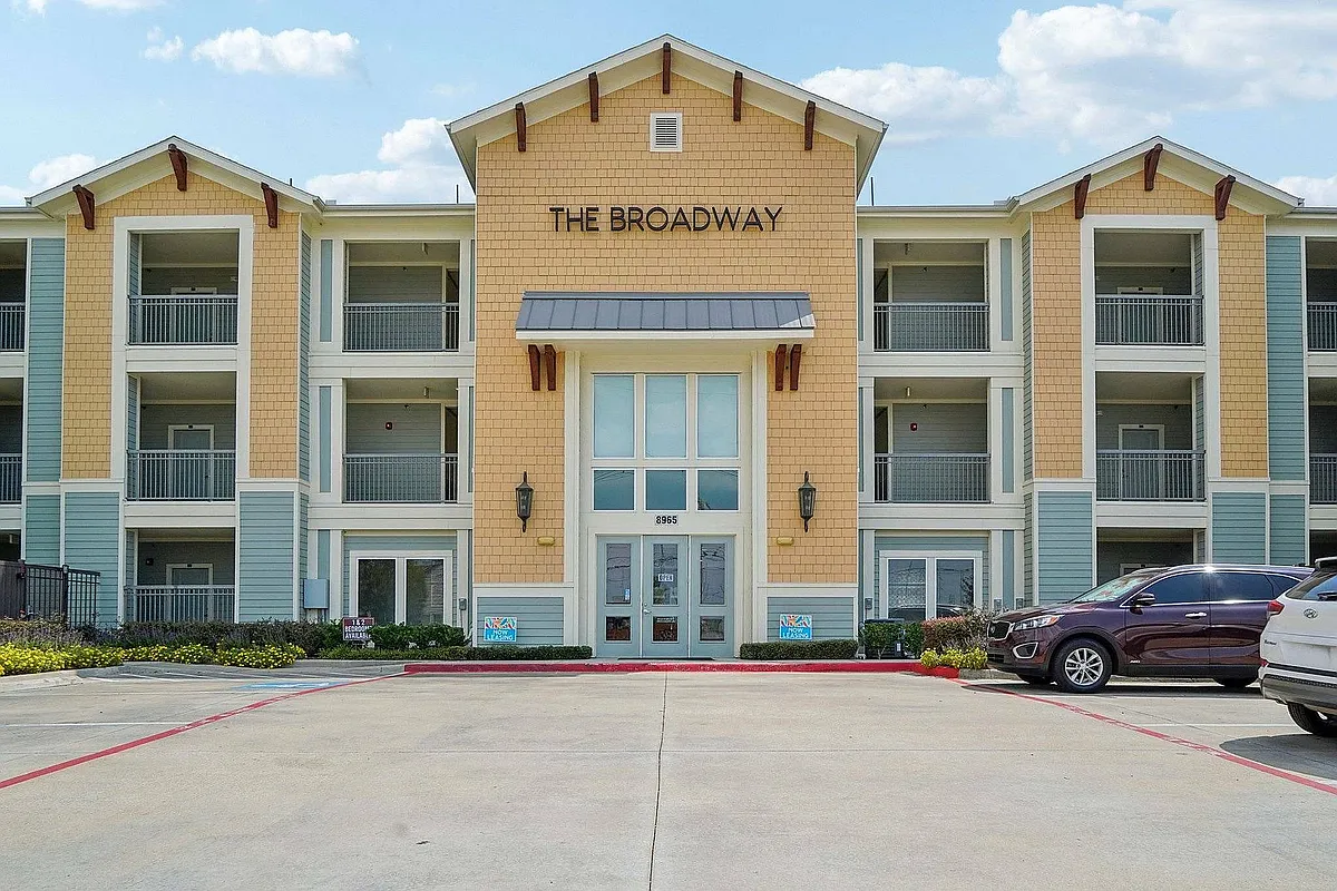 Welcome to The Broadway's modern leasing office entrance in Houston, Texas. - The Broadway