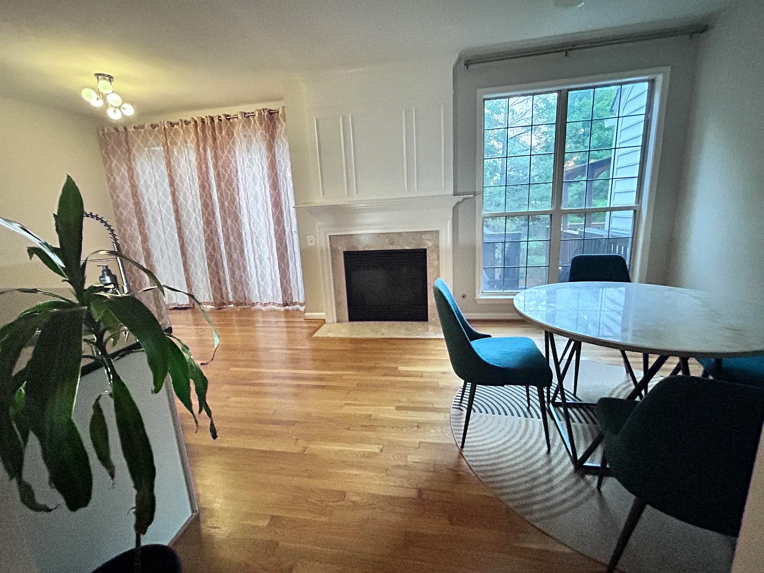 4 bed, 3.5 bath, 2410 sqft, $3,350 — Photo 4