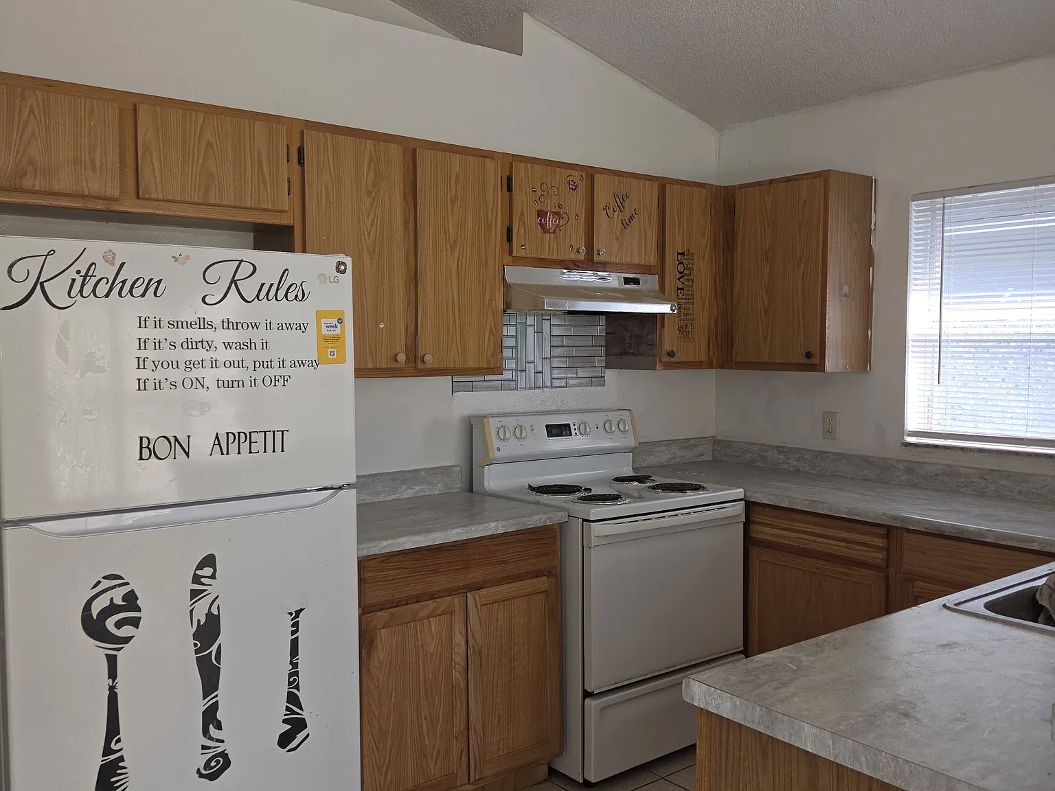 3 bed, 1070 sqft, $1,995 — Photo 3