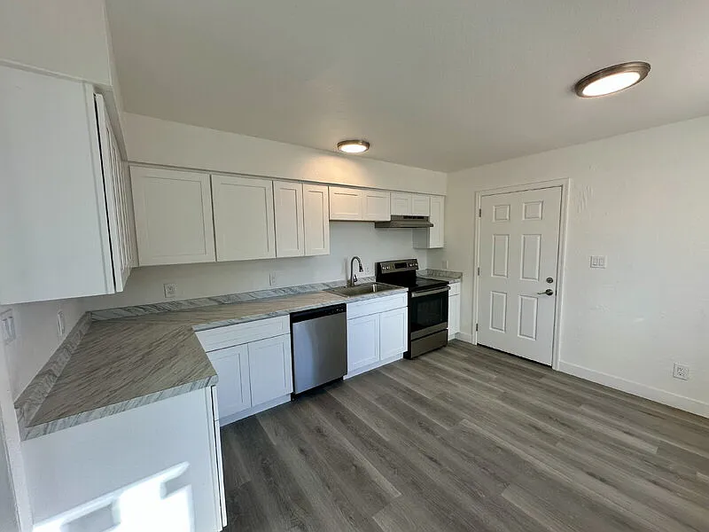 4 bed, 2.0 bath, 1120 sqft, $1,500 — Photo 3
