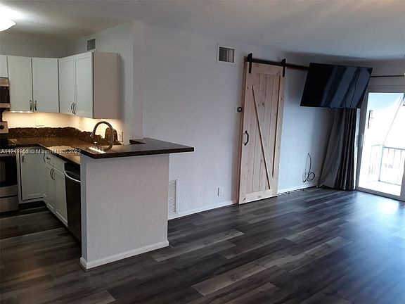 5th image of 3040 NE 16th Ave APT 412
