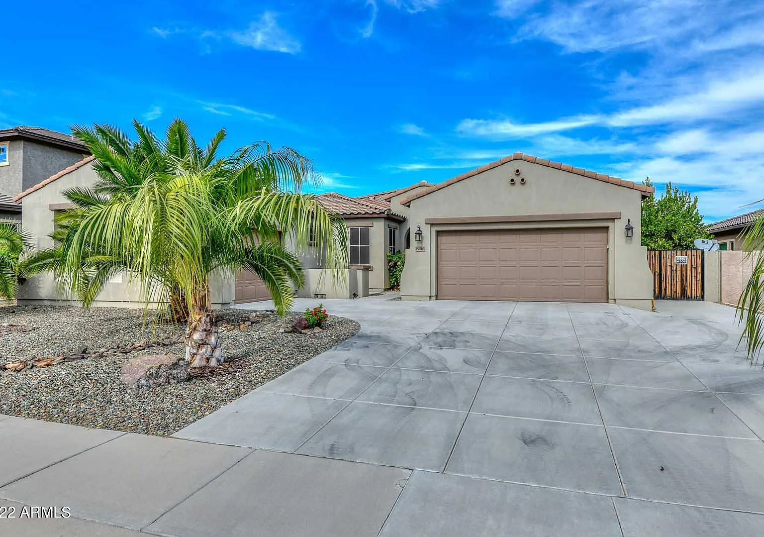 4 bed, 2.5 bath, 2961 sqft, $4,900 — Photo 1