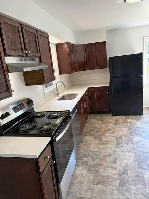 3 bed, 1112 sqft, $1,825 — Photo 3