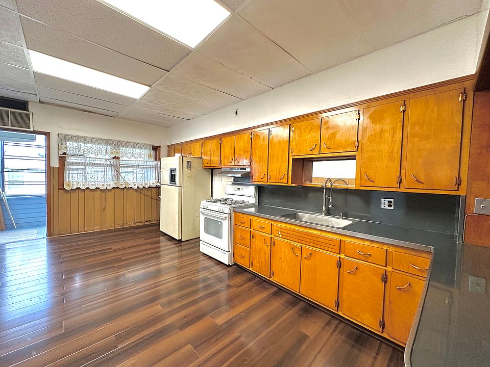 Eat in kitchen