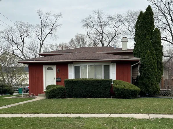 15 S Adams St, Westmont, IL 60559