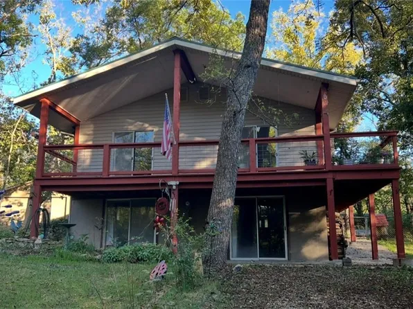 9371 Village Ln, Ozawkie, KS 66070