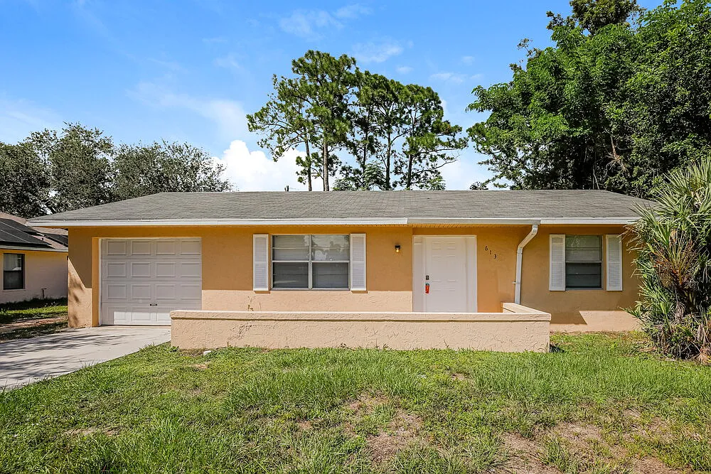 2 bed, 1.5 bath, 1307 sqft, $2,095 — Photo 1