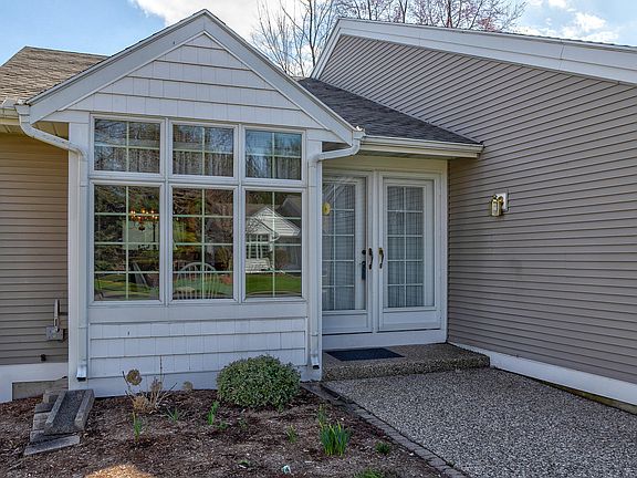 3rd image of 849 Clarewood Ct
