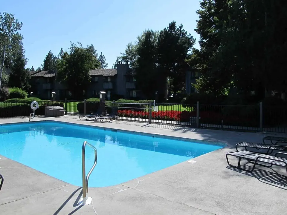 Lake Villa Apartments