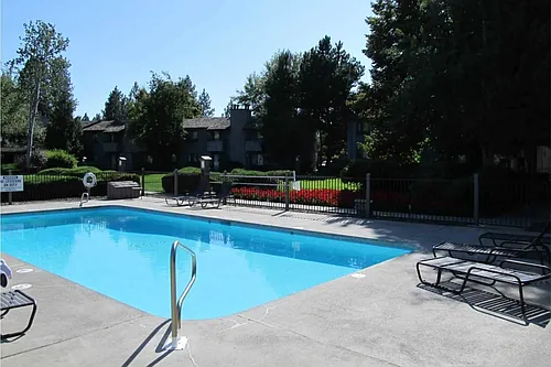 Lake Villa Apartments Photo 1