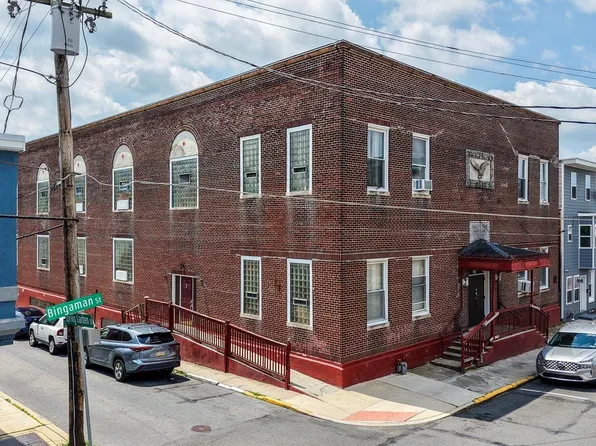 816 Bingaman St, Reading, PA 19602