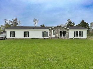 1076 N Lakeshore Rd, Harbor Beach, MI 48441