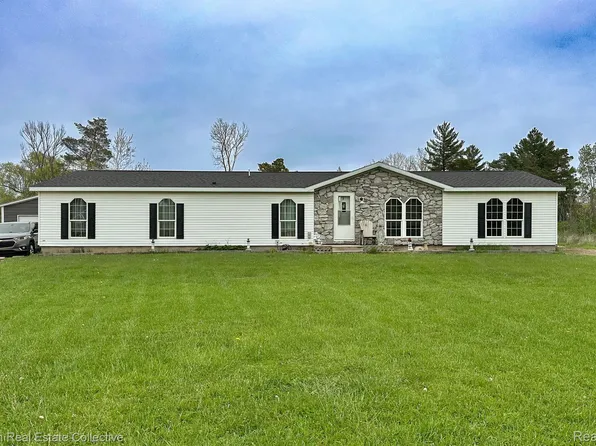 1076 N Lakeshore Rd, Harbor Beach, MI 48441