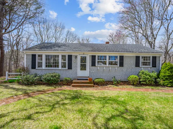21 Uncatena Road, Mashpee, MA 02649