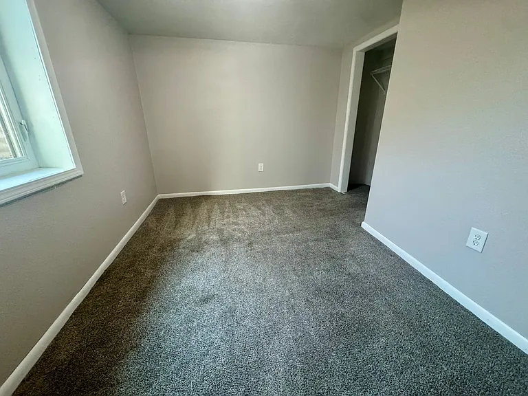 702 W Avenue A — Photo 4