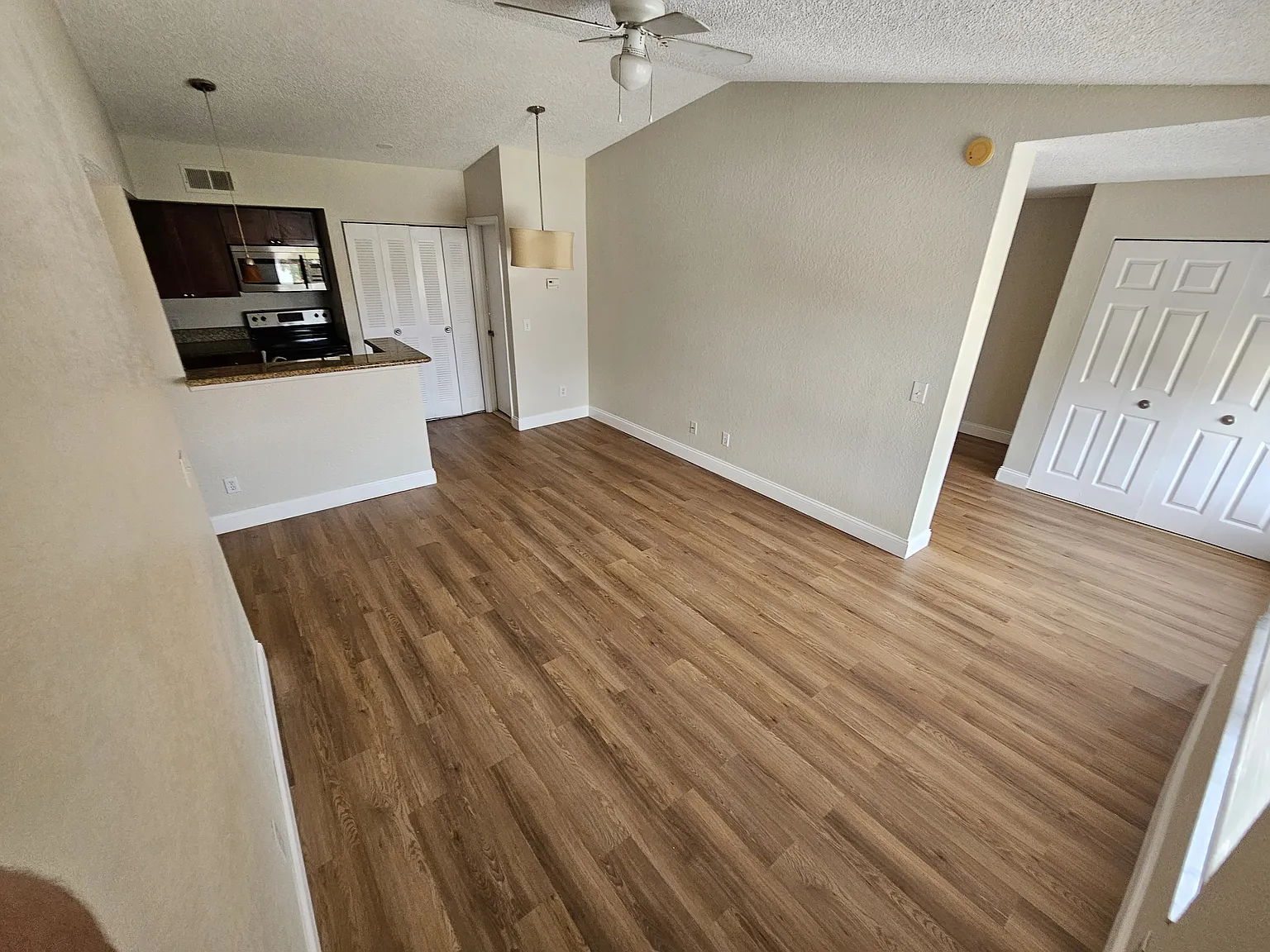 1 bed, 597 sqft, $1,200 — Photo 4