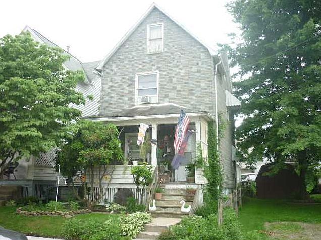 2nd image of 413 Walnut St
