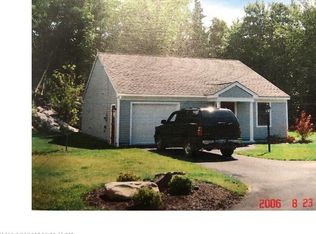 4 Cottage Ln, Rockport, ME 04856