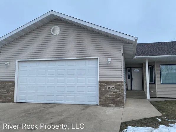 1679 8th St E, West Fargo, ND 58078