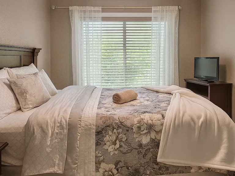 3320 Country Club Blvd #1 — Photo 4