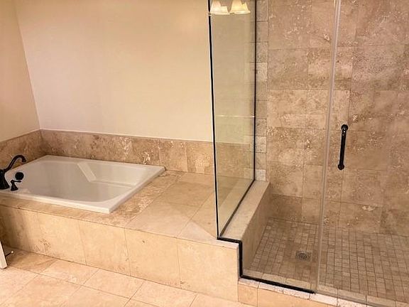 4th image of 10921 Whipple St #105