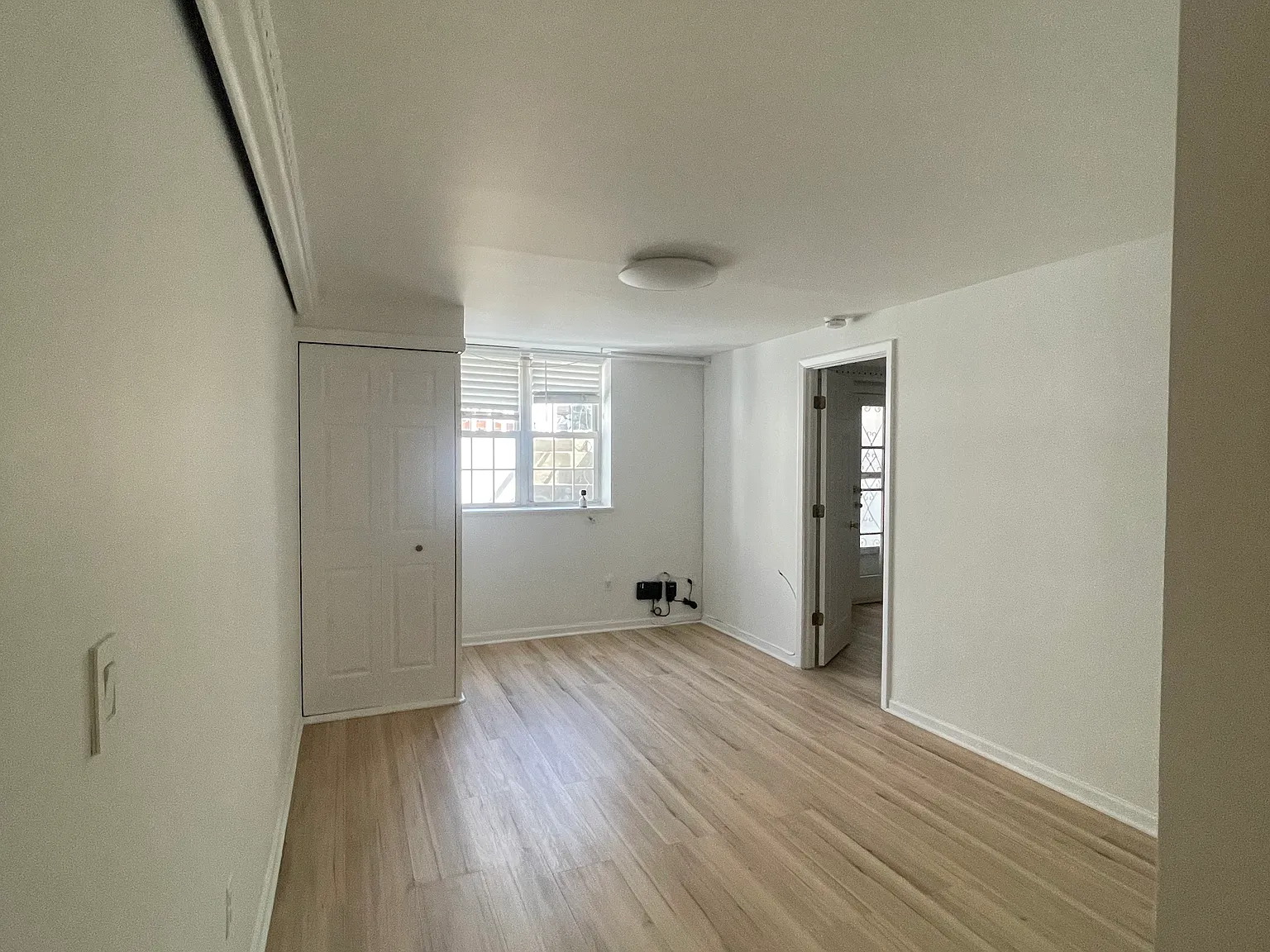 207 Onderdonk Ave — Photo 1