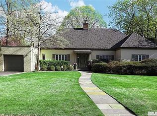 48 Locust St, Garden City, NY 11530