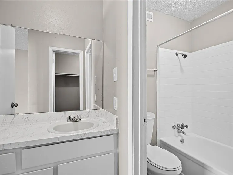 Broadway Reserve Apartments A Fresh, Revitalized Home in Tyler, TX — Photo 9