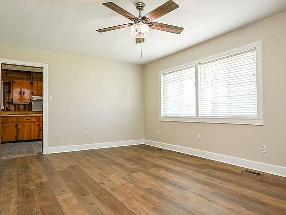 4th image of 425 Johnson Blvd SE