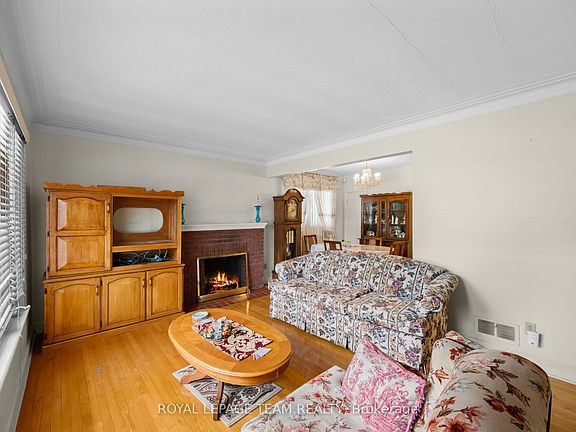5th image of 41 Capilano Dr