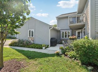 15665 W Brook Dr, New Berlin, WI 53151