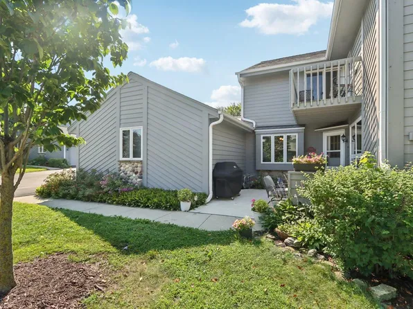 15665 West Brook DRIVE, New Berlin, WI 53151