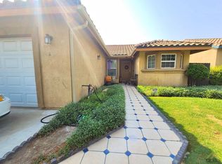 411 Scarletfire Dr, Bakersfield, CA 93307