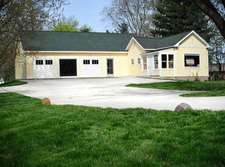 7813 Cottonwood Dr, Jenison, MI 49428