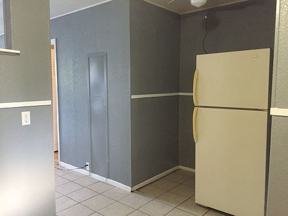 4th image of 903 Drury Ln APT 3