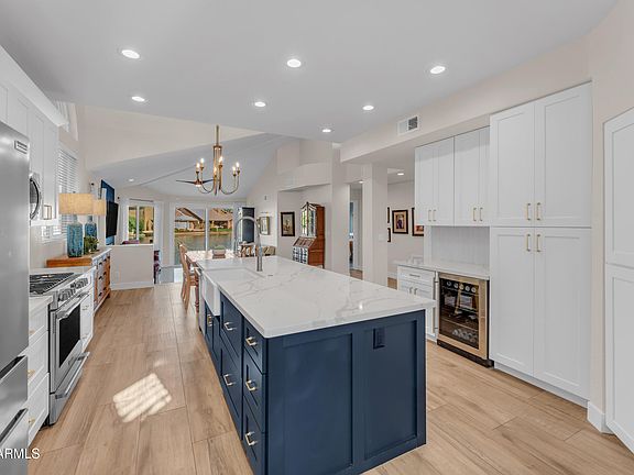 4th image of 521 S MARINA Drive