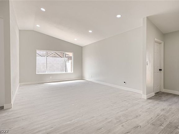 5th image of 899 El Camino Way