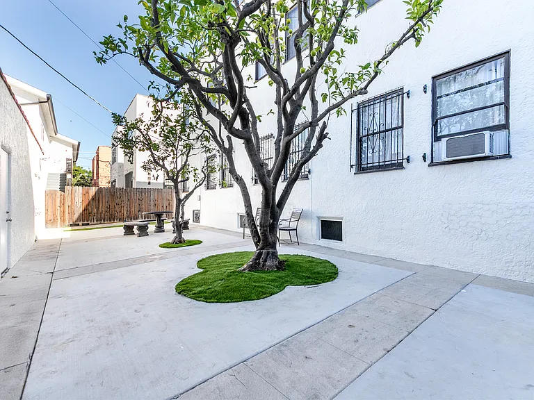 115 N Sycamore Ave — Photo 28