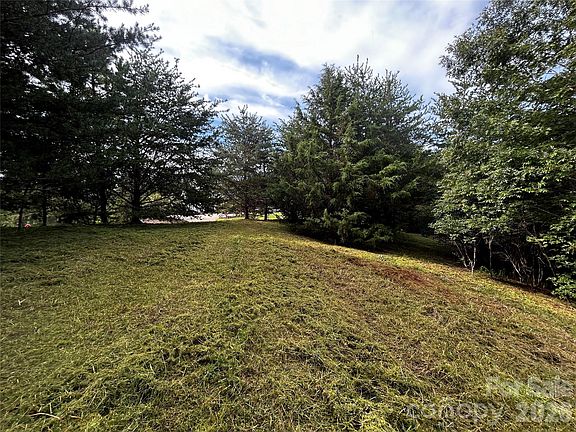 2nd image of 50 & 50A Mountain Pkwy