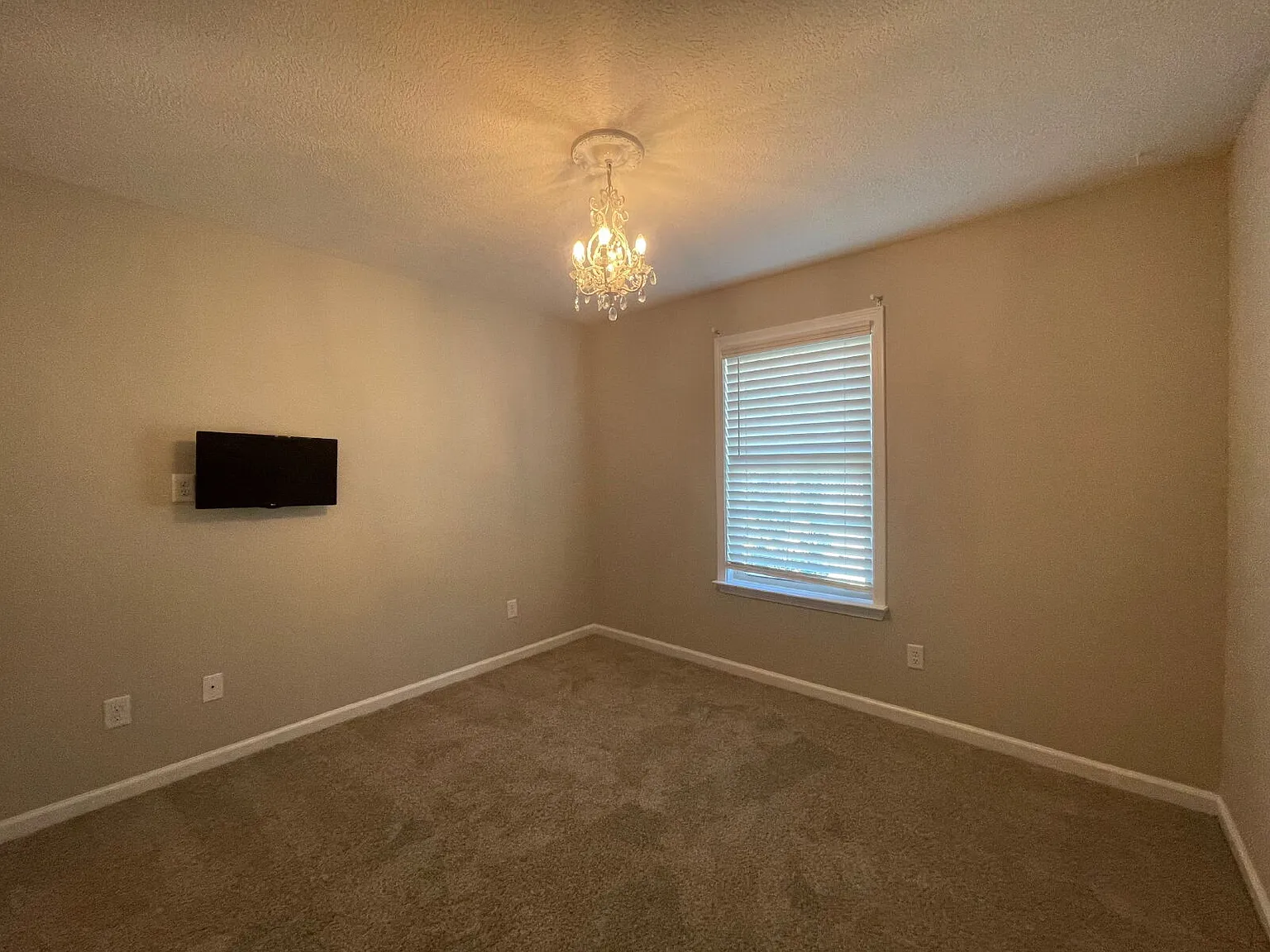 4 bed, 2.0 bath, 1652 sqft, $2,500 — Photo 4