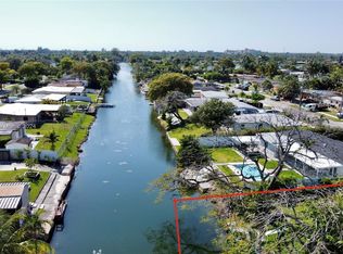 10706 SW 44th St, Miami, FL 33165