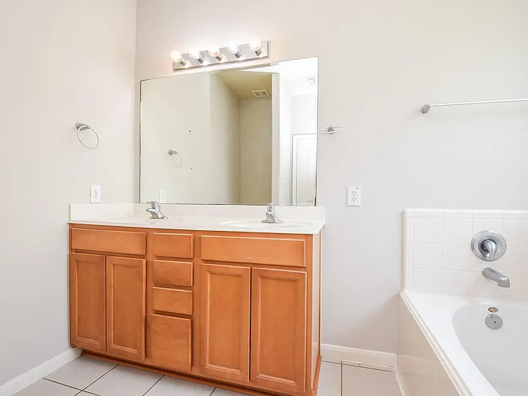 6014 Starbrook Creek Dr — Photo 17