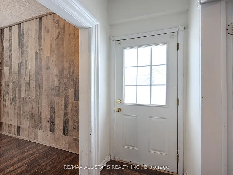 21 Albert St S — Photo 23