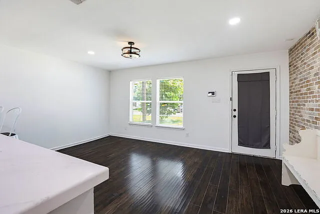 3 bed, 2.0 bath, 1496 sqft, $1,700 — Photo 4