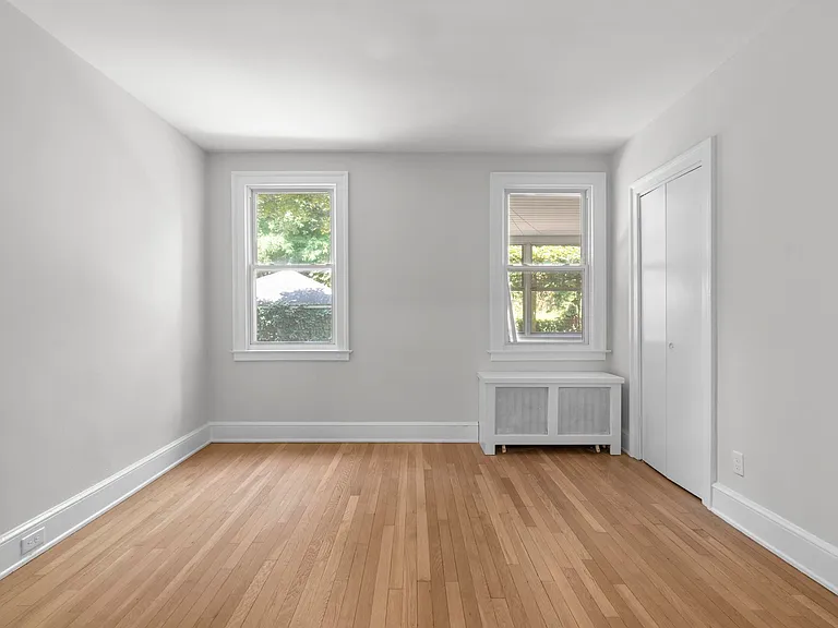 1070 Whitney Ave #1 — Photo 16