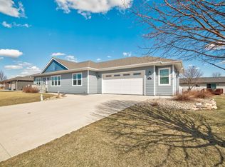 2806 Delia Ln, Milford, IA 51351