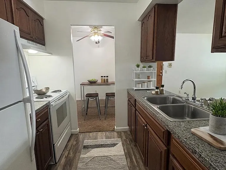 695 Capital Ave NE #16B — Photo 1