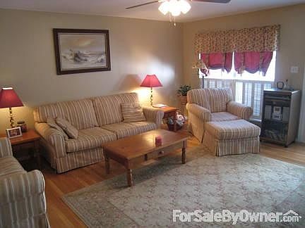 4th image of 3278 Country Hollow Dr