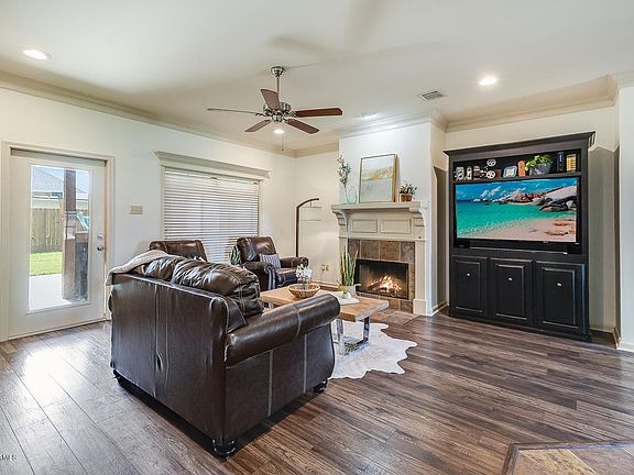 5th image of 205 Beaconwood Dr